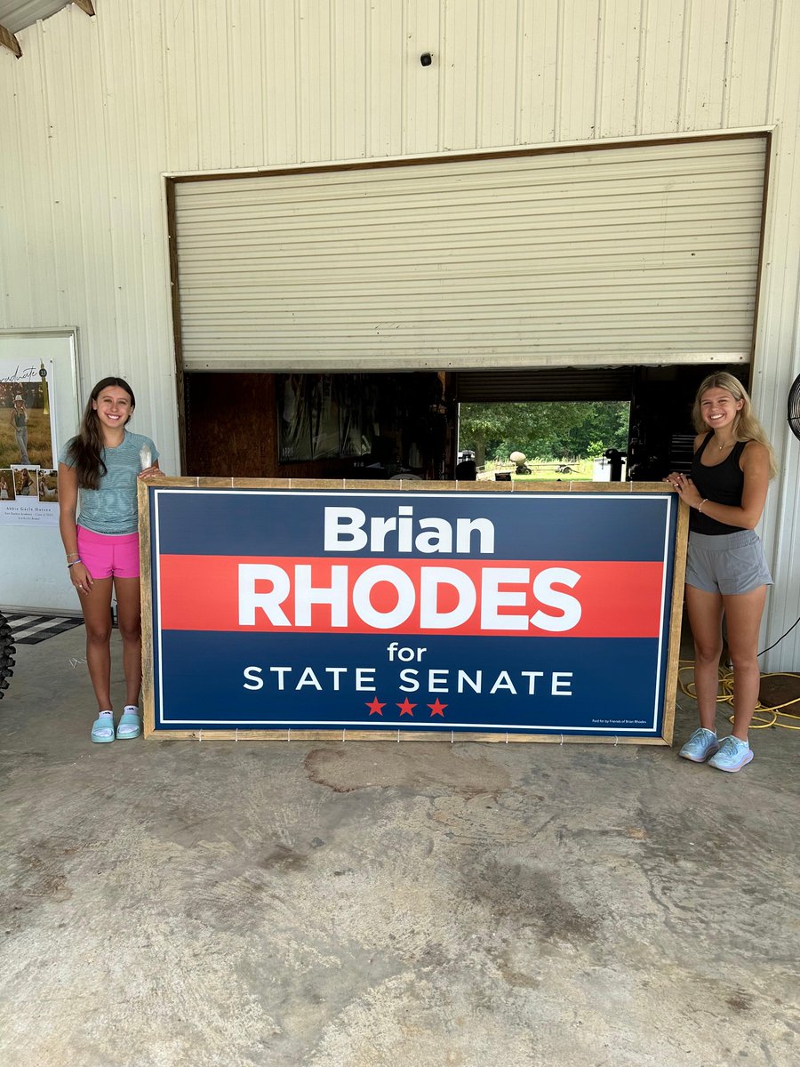rhodesforsenate's tweet photo. More signs going up. Team Rhodes working hard to earn your vote!
#VoteRhodes https://t.co/YhYPm7tuEO
