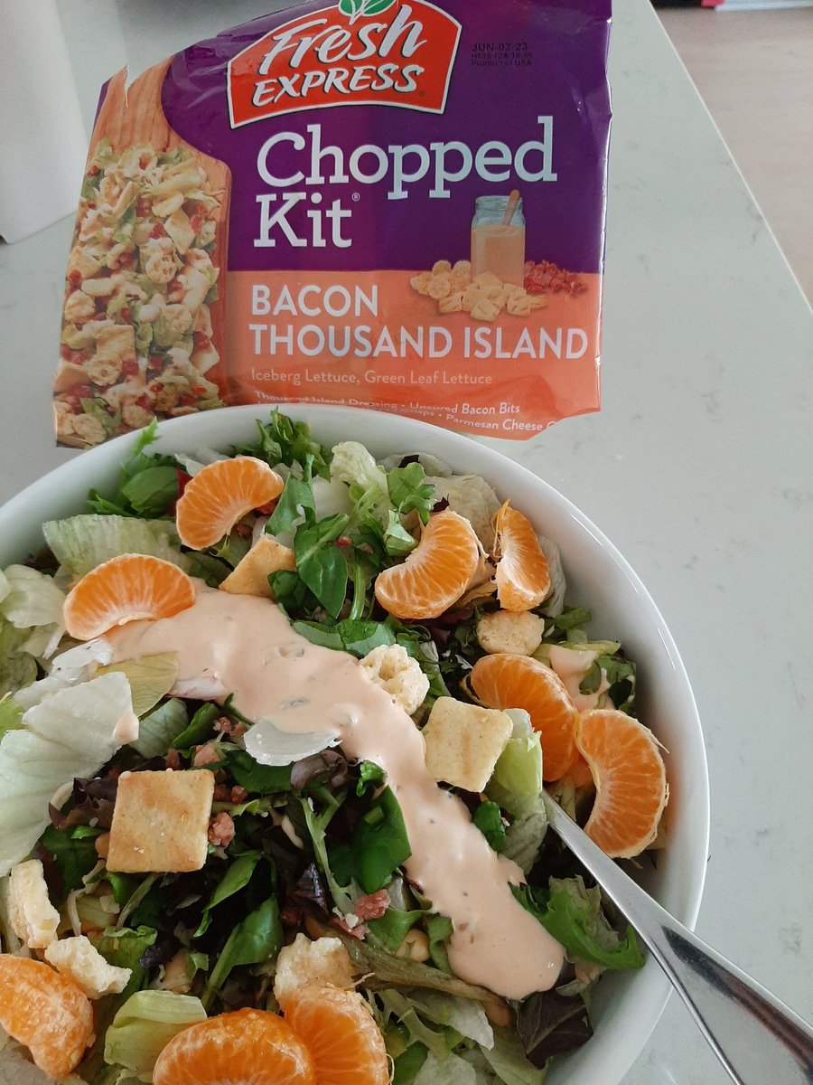 @FreshUpdates #freshsaladcreations #sweepstakes
Looking forward to trying a new salad kit today.  Looks yummy!