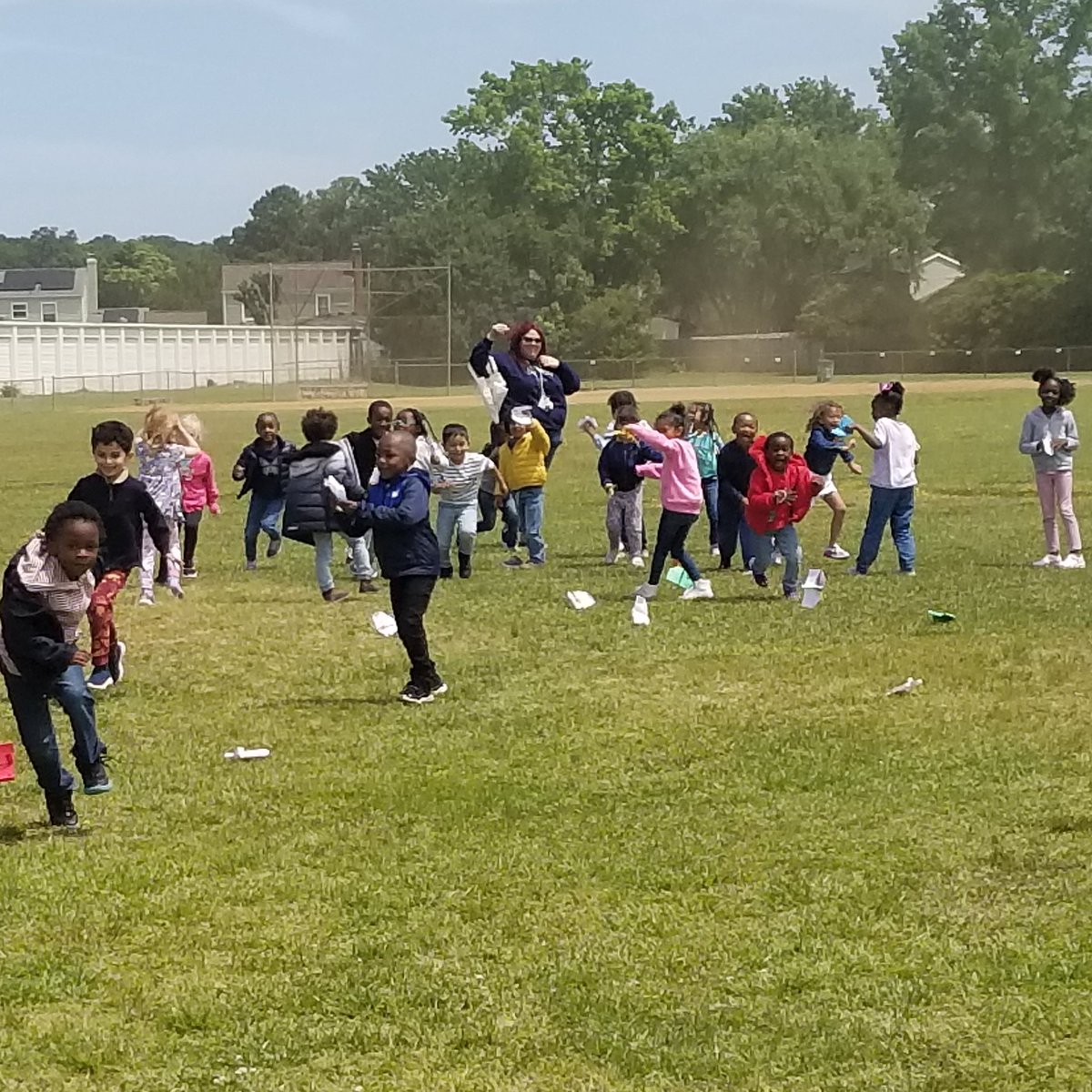 jshaber16's tweet photo. Happy Paper Airplane day. PRE-K had fun designing and flying their planes on this perfect weather day.@vbHolland @VBPreK @VBTitleI @MsBaraoReads https://t.co/C1bVe0idGc