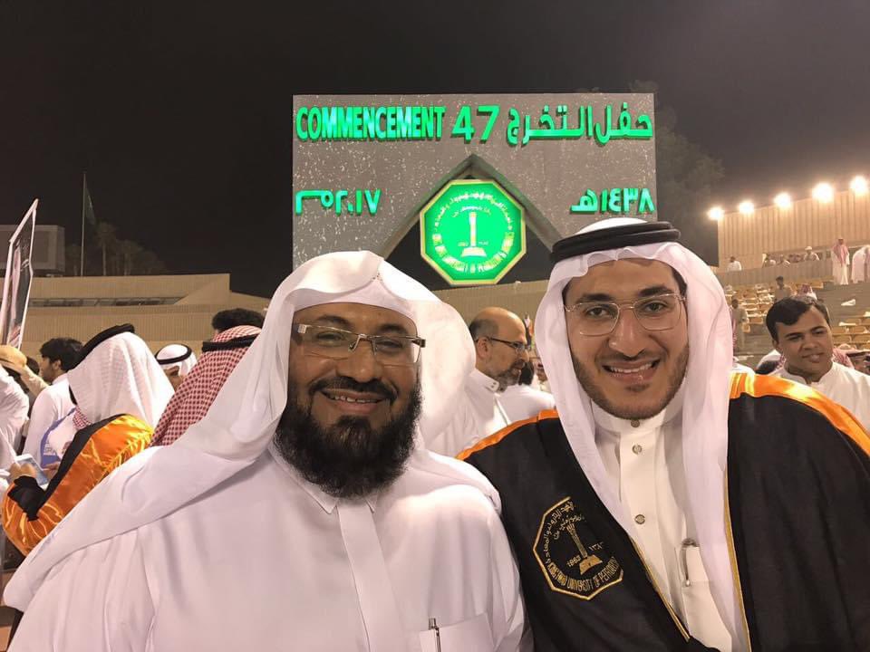 _Habeedi's tweet photo. تخرجت من الجامعة ولازالت #أيام_البترول تزهر وتثمر! لله درّ البترول وأهلها، السابقين واللاحقين، ولله درّ المكتبة والجبل وكل بقعة تسامرنا فيها وتعلمنا.. 
بدأت في ٢٠١٥ في كتابة مذكرات الجامعة على أن تكون كتابًا أعنونه "بقيةٌ مما ترك الجبل" ونسأل الله العون فإنه قد طال عليه العهد 🫣 https://t.co/Foo4Kgve9c