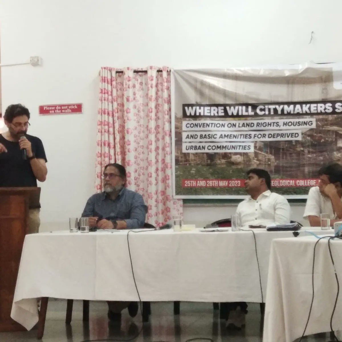 In the concluding session of the convention on #citymakers in #bangalore.
Land tenure rights
Right to the city 
Reclaiming city spaces and urban commons for democratisation of the wealth.
The city belongs to the city makers and not for maximisation of profits of a few!