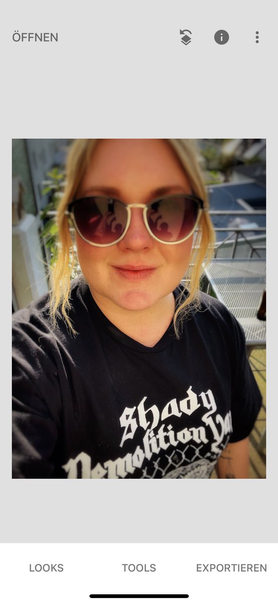 JessMize10's tweet image. #newshades and new @Eminem merch + a #photobomb from #hubby 😂 he is more #shady than me for sure #shadydemolition #shadytilidie #Eminem𓃵 🖕🏻