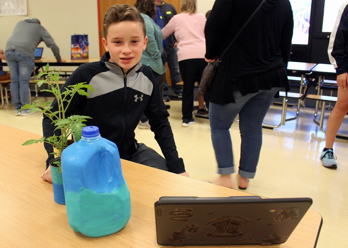 HiltonCSD's tweet photo. Jen Sica’s 5th grade class “Chooses to Reuse!” They researched ways to reduce, reuse &amp; recycle then held a fashion show modeling thrifted or passed down outfits, and demonstrated items they made using recycled goods. @Ms_Sica5 https://t.co/rf96QC2e8O