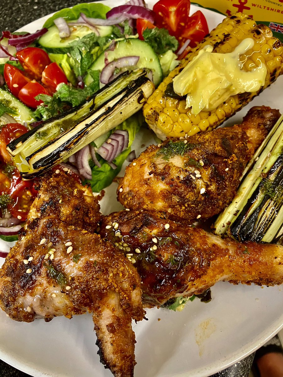 Hot and spicy chicken wings and legs with salad and char grilled leek and sweet corn. #oscarNollies #hotspicychicken #spicychickenwings #weberMT #bbqchickenwings