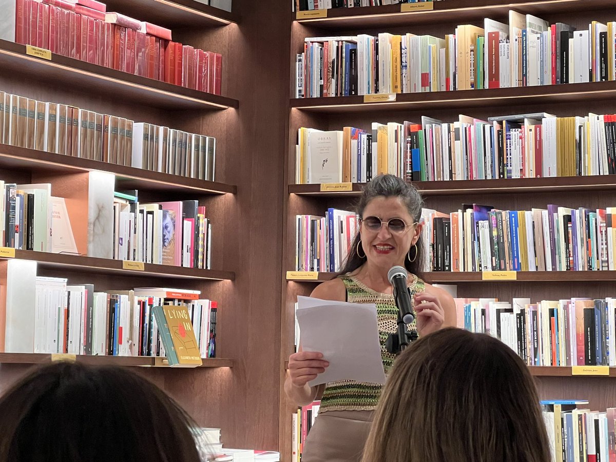 La <a href="/NuMiret/">Núria Miret</a> comença llegint! 
#AnaïsNin