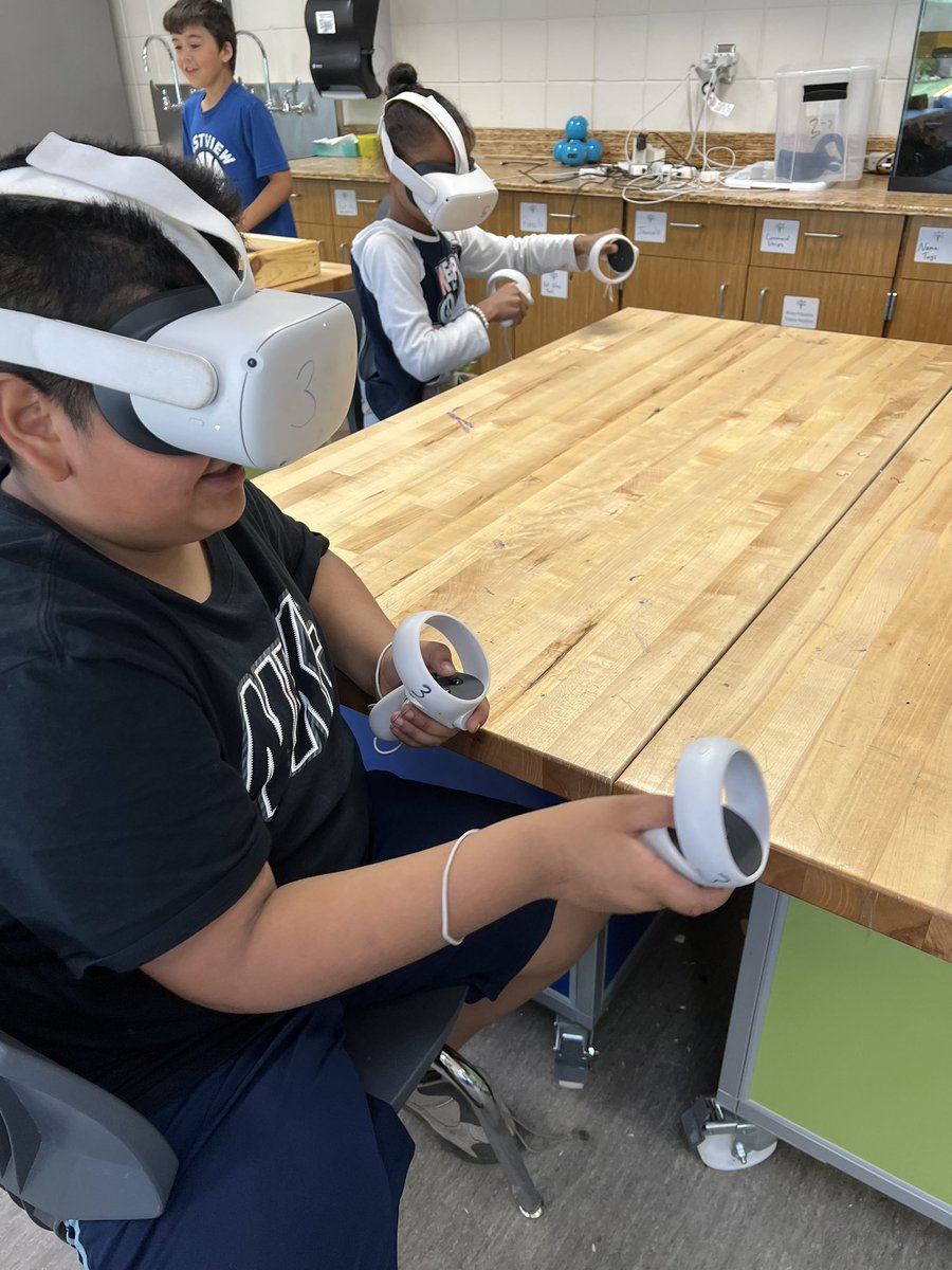 MrWaltersSTEM's tweet photo. 3rd graders are getting some time to explore #STEM inquiry stations.
@OakRidgeMagnet https://t.co/gOidcAROJi