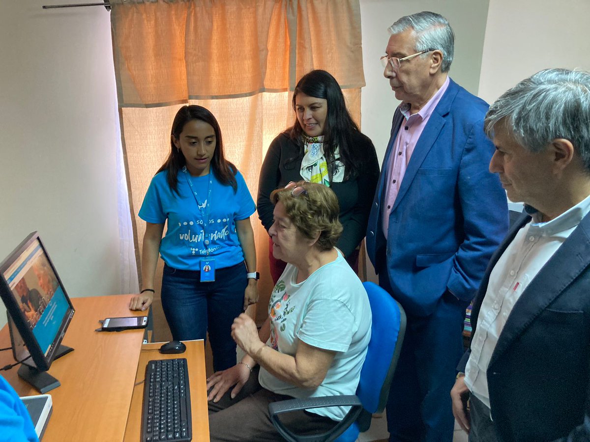 movistarcl_corp's tweet photo. 📲 Conectemos Chile da inicio en #Taltal, beneficiando con #FibraÓptica y #5G a junta de vecinos de la localidad norteña.

📚 @FTMovistarCL impartió taller de #RenacerDigital para los adultos mayores de Taltal, alfabetizando y reduciendo la brecha digital. https://t.co/PYJjUsD0OQ