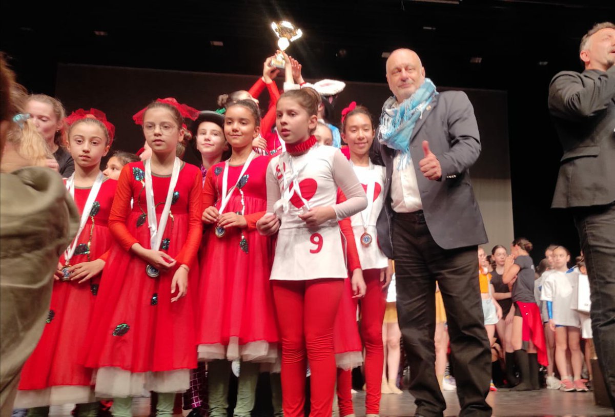 nesedogan_meb's tweet photo. Türkiye Dans Sporları Federasyonu tarafından 17-19 Mayıs 2023 tarihleri arasında Bursa’da düzenlenen Show Dance  Çocuklar Formasyon kategorisinde Yalıkavak Neşe Doğan İlkokulu 4.sınıf öğrencisi Mira Deniz Çınar Türkiye 1. ayrıca Jaz Dans Çocuklar dalında Türkiye 1. si olmuştur. https://t.co/HaBe3S4u7z