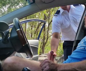 Et toi tu fais quoi dans cette situation ?
#cruising #gay #exhib #bigdick #sexincar #OutdoorNaked