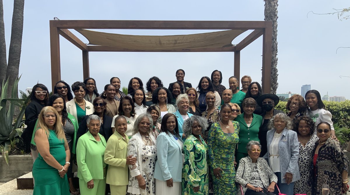HACLinks's tweet photo. We are still on a high from our celebration of our dear charter member Link Gloria Y. Hughes’ 100th birthday last week 💚🤍. It was such a blessing to witness living history!  Thanks to everyone who made the day possible. #flashbackfriday #haclinksinc #harborarealinks #walinks https://t.co/yHTcb6Kk4R
