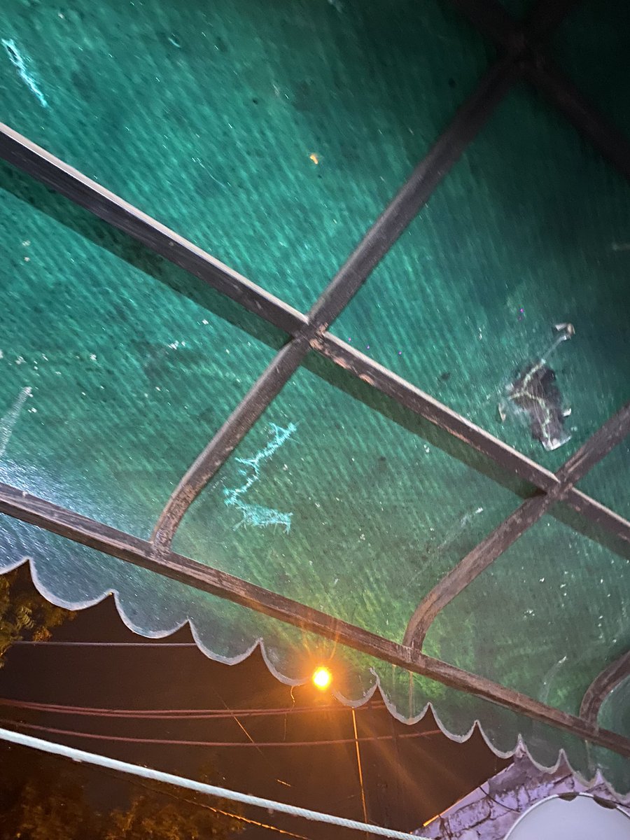 GarimaV92224269's tweet photo. This happened 4th time. Tiles are falling from 3rd &amp; 4th floor continuously because of poor construction. Need help urgently. it’s life threatening need help @MCD_Delhi @ArvindKejriwal @AamAadmiParty @ShivCharanGoyal @DelhiPwd @DelhiPolice @CMODelhi @narendramodi @RakeshJoshiAAP https://t.co/j4DS8sq3mP