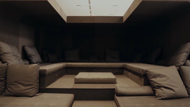 memeSTlaurent's tweet photo. Rick Owens office https://t.co/9LewV4V7XF