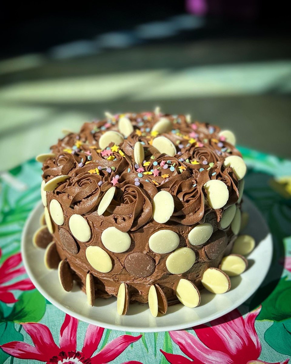 We hope you have a lovely looooong bank holiday weekend. Don’t forget we’re open from 9am - 2pm tomorrow if you want a slice 😉🍰