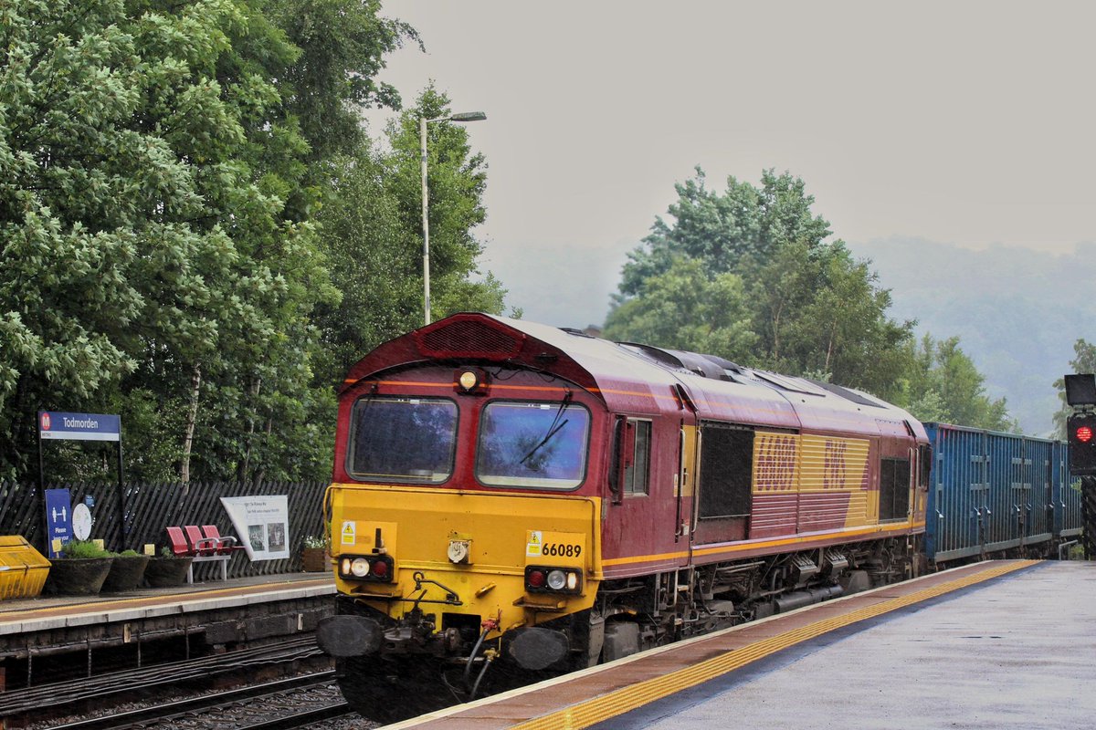 railadvent's tweet photo. DB Cargo UK issues a stark reminder to children this half term – “Don’t play on the railway!” https://t.co/7h0FYZNvx5 #railway #rail #train #HalfTerm #DbCargoUk #NetworkRail https://t.co/YEzaHbZsdD