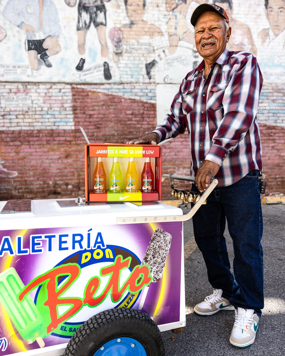 Jarritos's tweet image. It might be a universal truth that as kids, neighborhood paleteros like Don Beto were more loved than any celebrity in the world. ✨🧡

No need to ask your abuelita for money, Don Beto has you covered this time!
 
Enter below for a chance to win a #SpecialEdition #4pack.