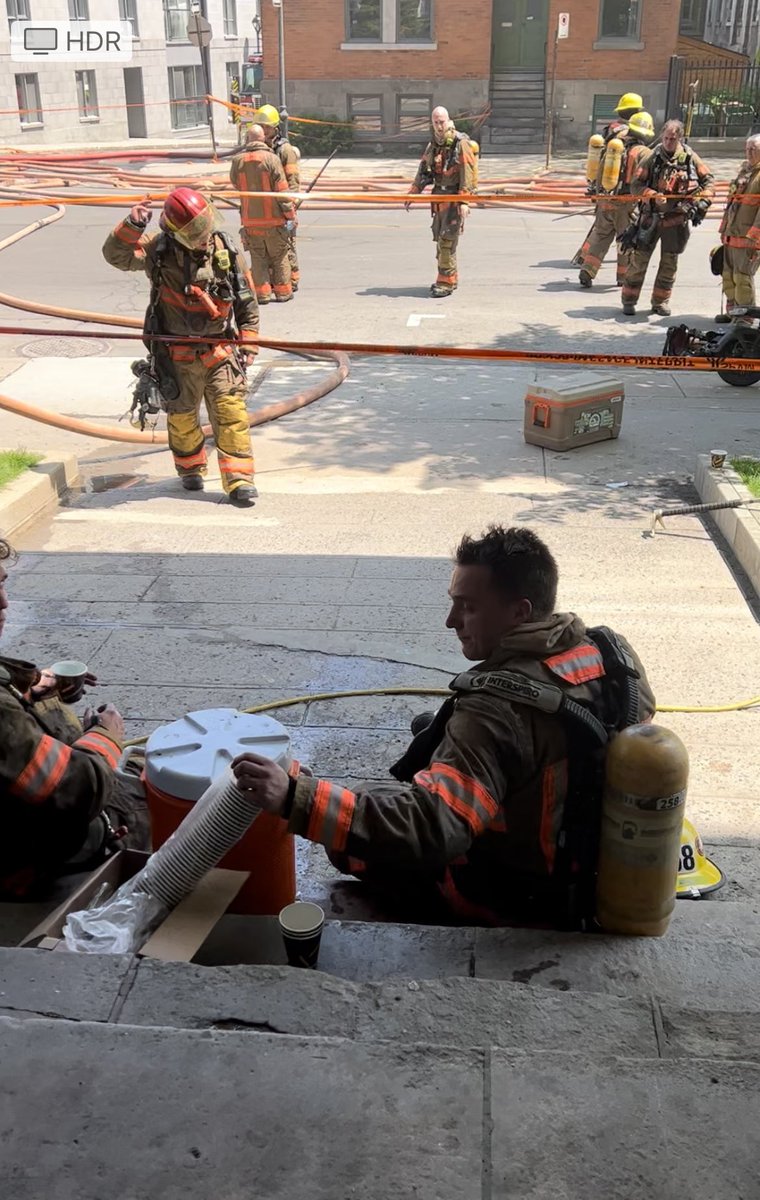 ClothildeNdri's tweet photo. Courage aux pompiers @MTL_SIM qui combattent l’incendie qui détruit l’emblématique édifice de la Chapelle du Bon Pasteur depuis presque 24h. 
 @heritagemtl @MTL_Ville @RadioCanadaInfo @tvanouvelles @JdeMontreal @LeDevoir https://t.co/pih6vG56zf