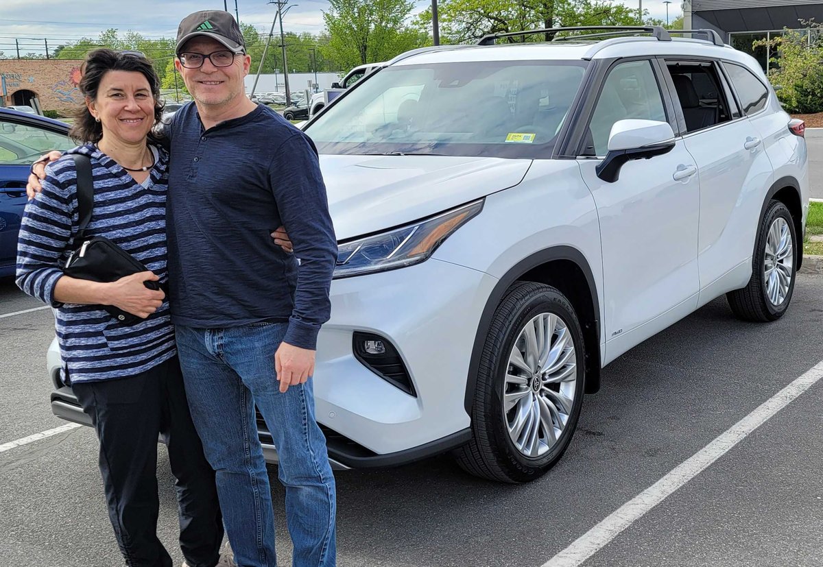 Happy #NewCarDay to Sara and Gary! They brought home this top of the line @Toyota Highlander Hybrid Platinum, thanks to some help from Tek Luitel - Congrats!

Learn more about Tek & check out his reviews on @DealerRater: bit.ly/2WT4kVy

#Toyota #LetsGoPlaces #HTeam
