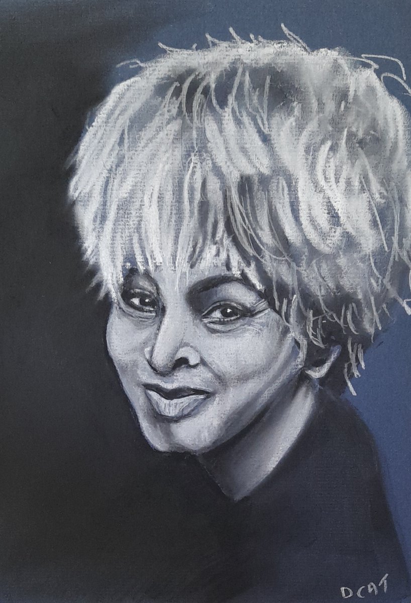 I couldn't let the afternoon pass by without doing a sketch of one great lady. Also one of my favourite artists. I'll be spending the weekend listening to all the great music she made. #sketch #charcoal #BankHolidayWeekend #TinaTurner #TinaTurnerRIP #FridayVibes #music #BeKind