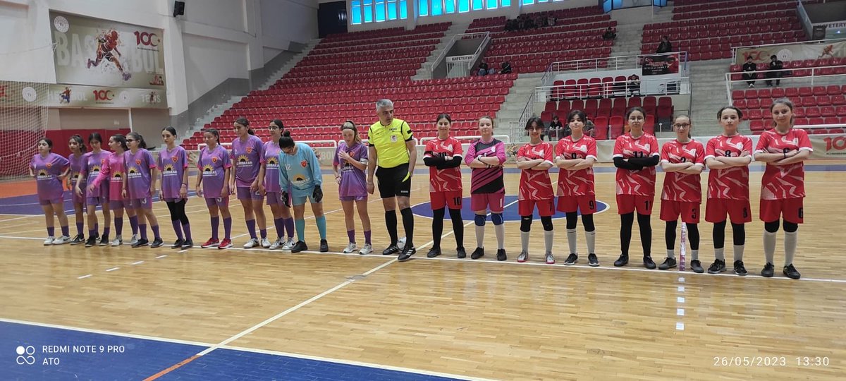Kıbrıs ile yaptığı maçı  3-2 kazanan TOKİ OO kız futsal takımımız grup lideri olarak çıktı. Yarın Kocaeli ile Türkiye finalleri için eleme maçına çıkacak takımımıza BAŞARILAR DİLERİZ <a href="/tokatmem/">Tokat İl Millî Eğitim Müdürlüğü</a> <a href="/tokatvaliligi/">Tokat Valiliği</a> <a href="/ahmetozdemirmem/">Ahmet Özdemir</a>