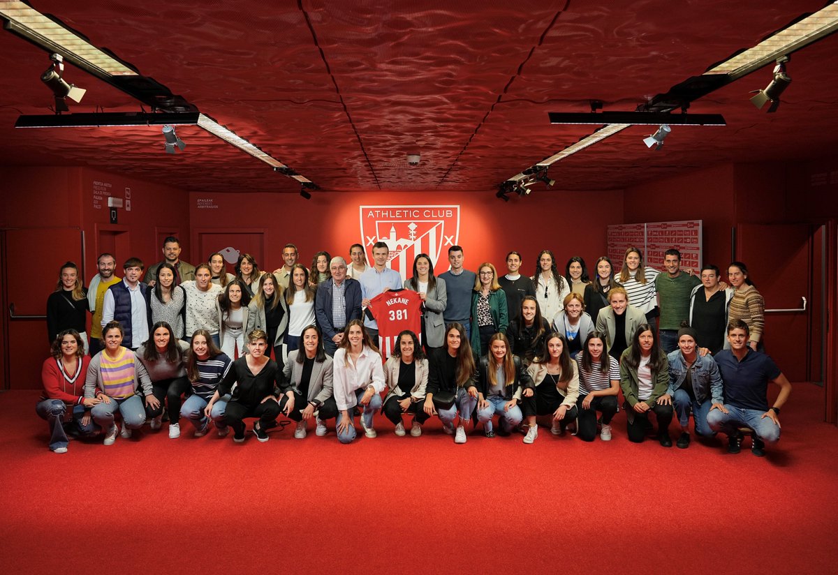 ❤️ 𝗘𝗦𝗞𝗘𝗥𝗥𝗜𝗞 𝗔𝗦𝗞𝗢, erreferente 🤍 #AthleticClubFem 🦁