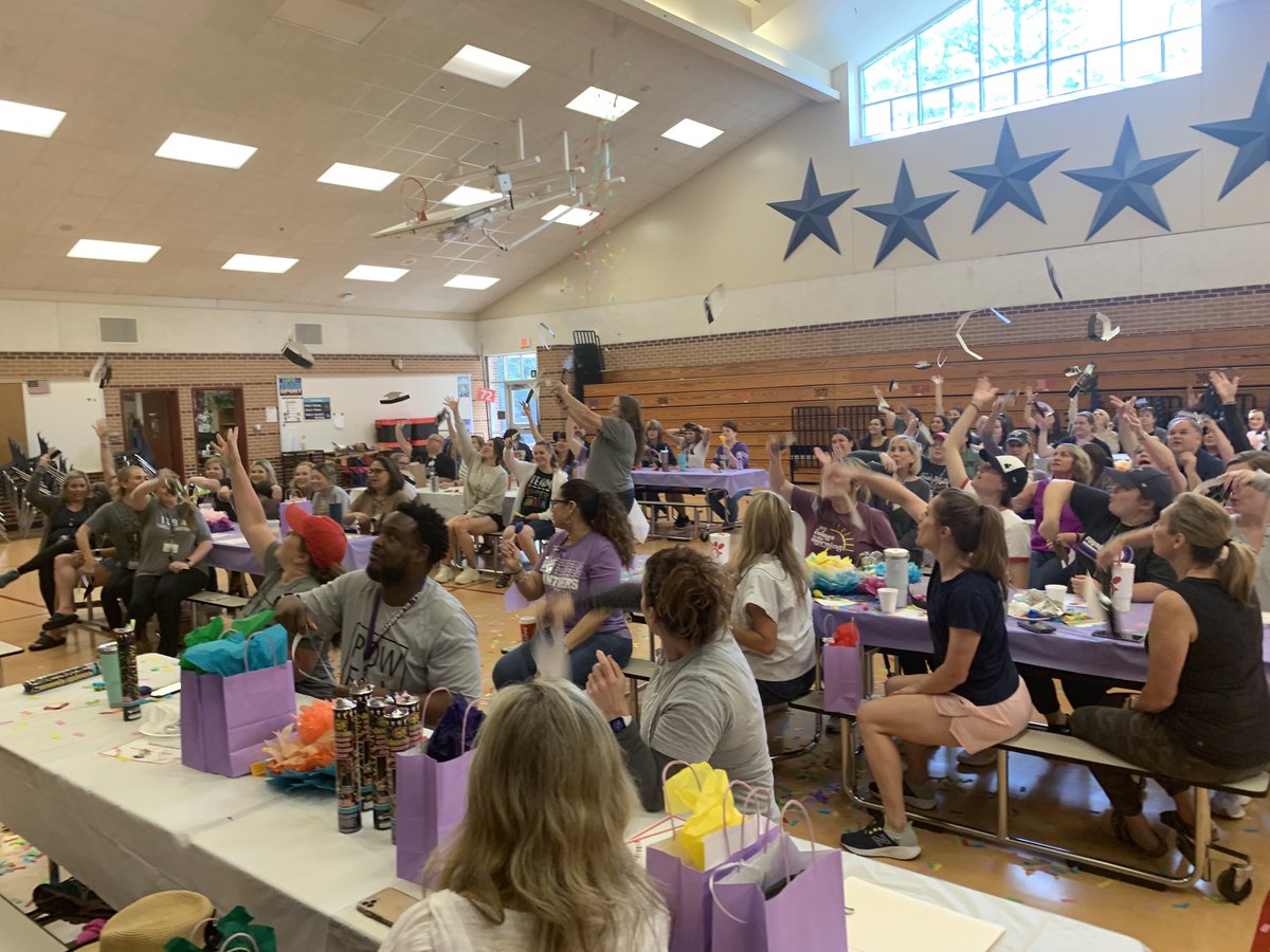masmith1914's tweet photo. Lots of creative Reading Academy graduation ceremonies took place across the district today.  Congratulations to all of the teachers, coaches, administrators and staff who completed the training this year! https://t.co/Ph1lVJfpN6