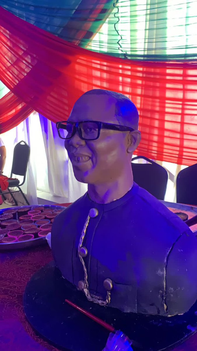 Thinna_Bodi's tweet image. Ellu P…..75
Ellu P…..75

Obidients come o. 
Them don bake my Principal o for #CakeMania5