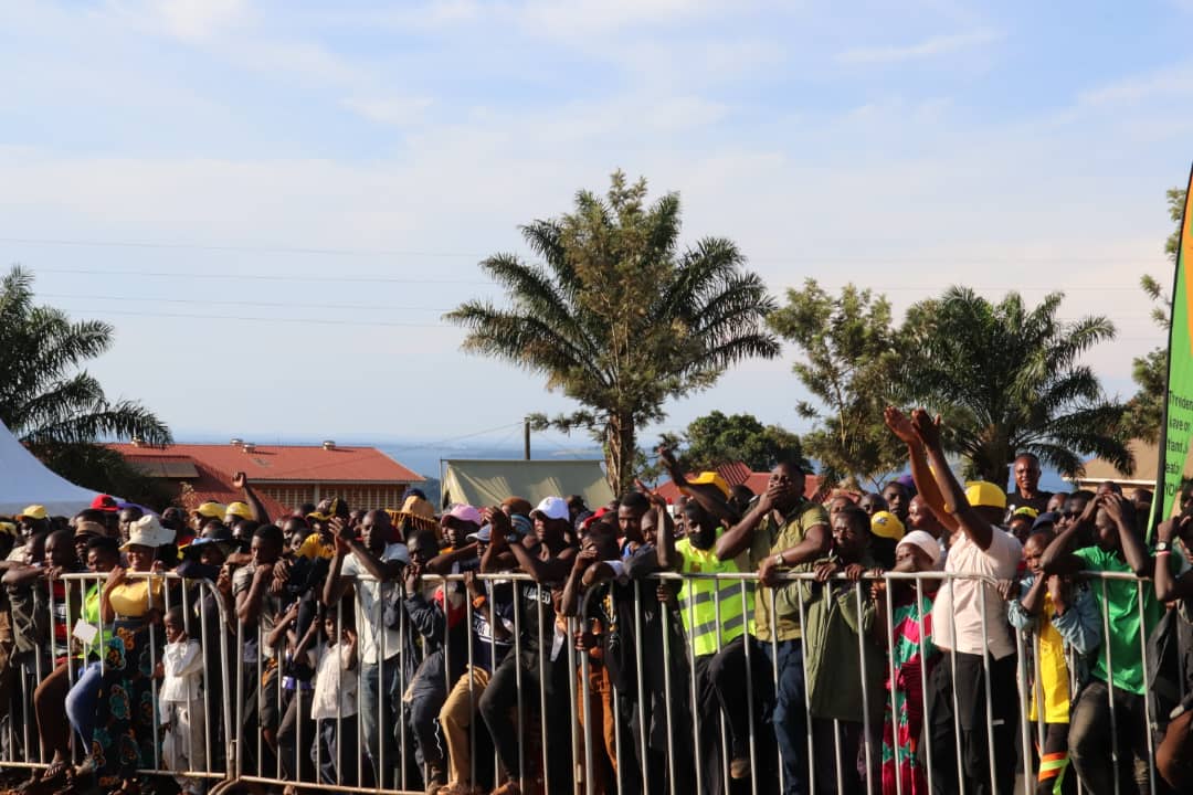 Kalangala: Kalangala Oil Palm Growers Trust  Supported with over Ugx 50 billion. 

President Museveni  closed his Greater Masaka Sub-regional tour with a public rally at Kibanga primary school playground in Kalangala district. 

Being hard-to-reach areas, the President decided to…