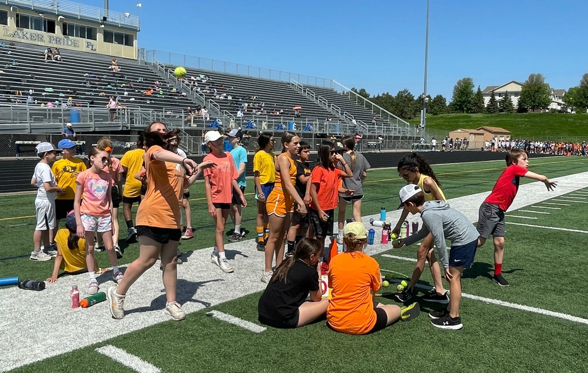 JeffersPondPLS's tweet photo. #PLSAS #5thGradeFieldDay today at #PLHS. Awesome event and weather for @JeffersPondPLS students competing against their #Classof2030 classmates. https://t.co/wRckz8xgtu