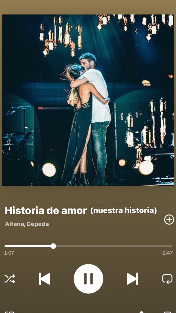 Love Story
Nada más salir de la academia de Operación Triunfo sacarin esta canción contando como empezaron a salir, aunque ya dabemos que pasó después 💔