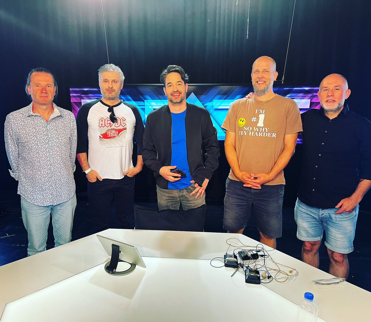 DopeManLaci's tweet photo. #osztályvigyázz #maeste 21:55 @atv_magyarorszag #csatt 2 #d1g https://t.co/HkNWCJJMrO