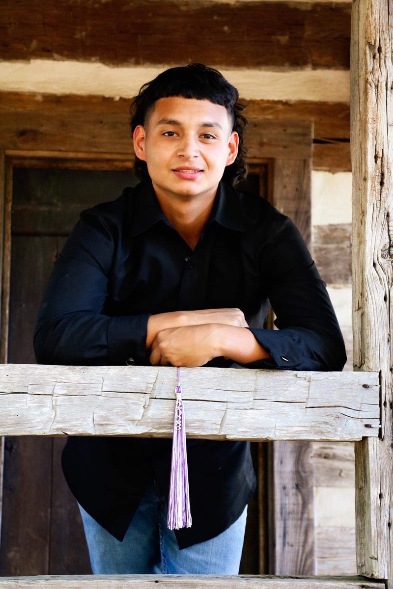 _marie0306_'s tweet photo. Almost time ! We love you Edan 💜🥳
#SMCISDgrad !! https://t.co/7DRYbOWV2f