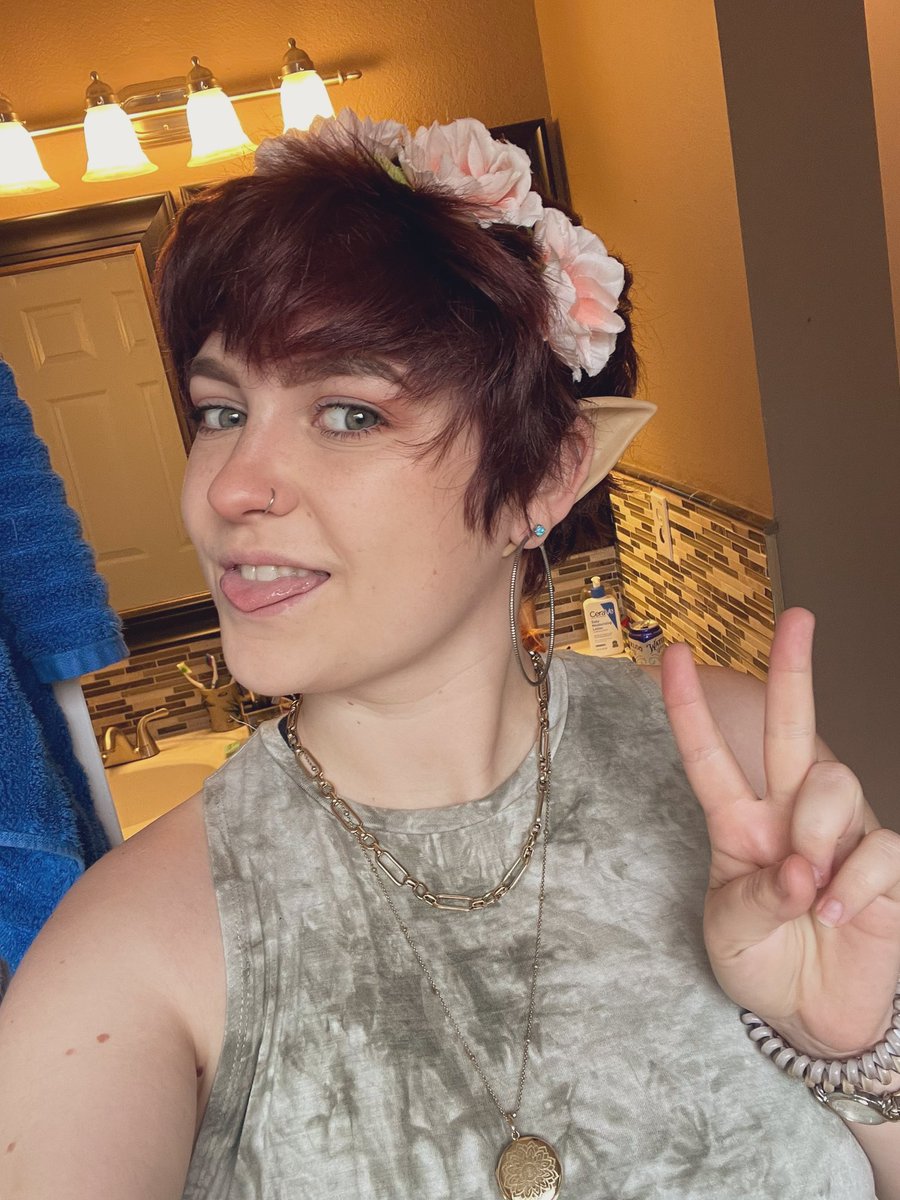 rizzoabby's tweet photo. Just a Hylian girl ready to bully some koroks! 
TOTK stream tonight at 9:30 central! https://t.co/U6jopEcY2B