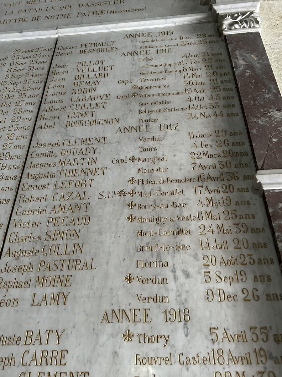 mahtfrid's tweet image. Gabriel, Joseph…19 ans
Léon, Jacques, Robert, Auguste…20 ans
Louis, Jean, Jean…21 ans
Henri, 22 ans…Joseph 23 ans
…
Albert, 30 ans, tué le 30 octobre 1918