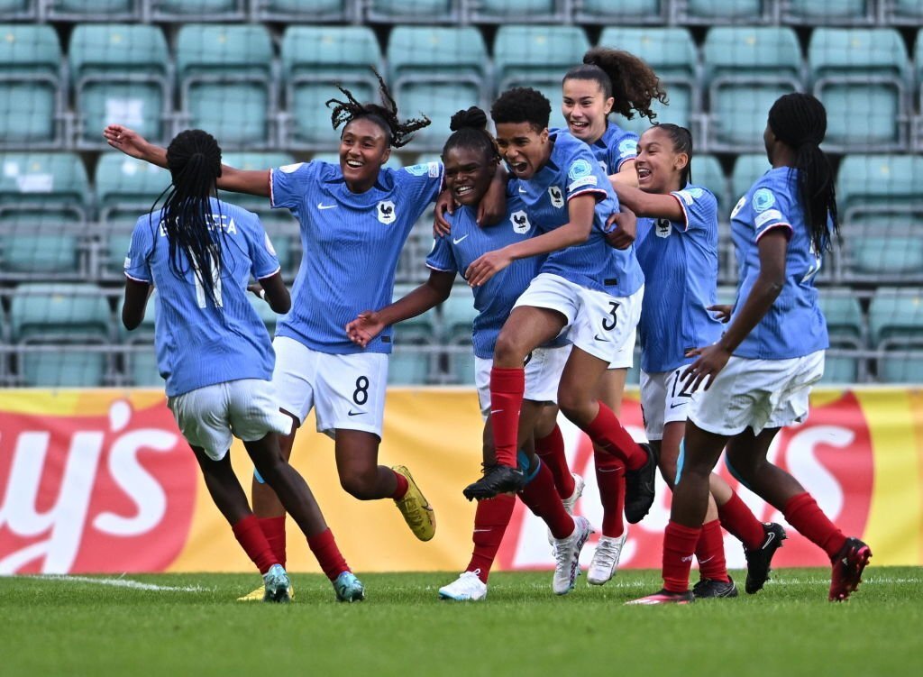 femmesfootnews's tweet photo. LA FRANCE U17 EST CHAMPIONNE D'EUROPE 🏆🇪🇺

🇫🇷 (U17) France  3-2 Espagne (U17) 🇪🇸

QUEL MATCH, QUEL EURO 😍🤯🇫🇷

#⃣ #U17WEURO
📸 Getty https://t.co/S0V3A7vB45