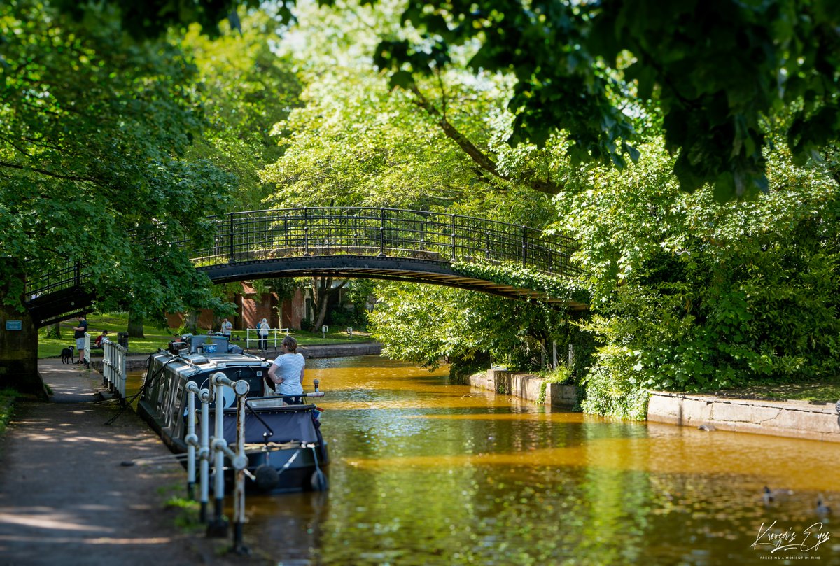 'Orange Canal' Bridgwater Canal, Worsley. Manchester.
#ilovephotography #photographer #colourphotography #landscapephotography #photography #photograph #colourphoto #colourphotography #ilovecolour #nature #outdoors #behindthelens #urban #canal #sky #rawphotography #lensculture