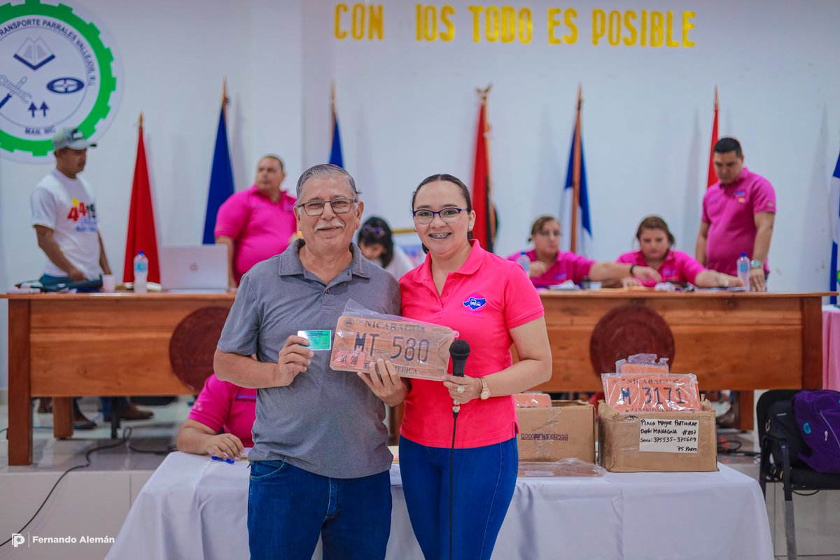 1/3 El Gobierno de Reconciliación y Unidad Nacional entregó en las instalaciones de la Cooperativa Parrales Vallejos las nuevas unidades de transporte 🚌, a los 55 conductores de los distintos departamentos y municipios del país, los cuales garantizarán un mejor servicio 🇳🇮👨‍👩‍👧‍👦🔴⚫