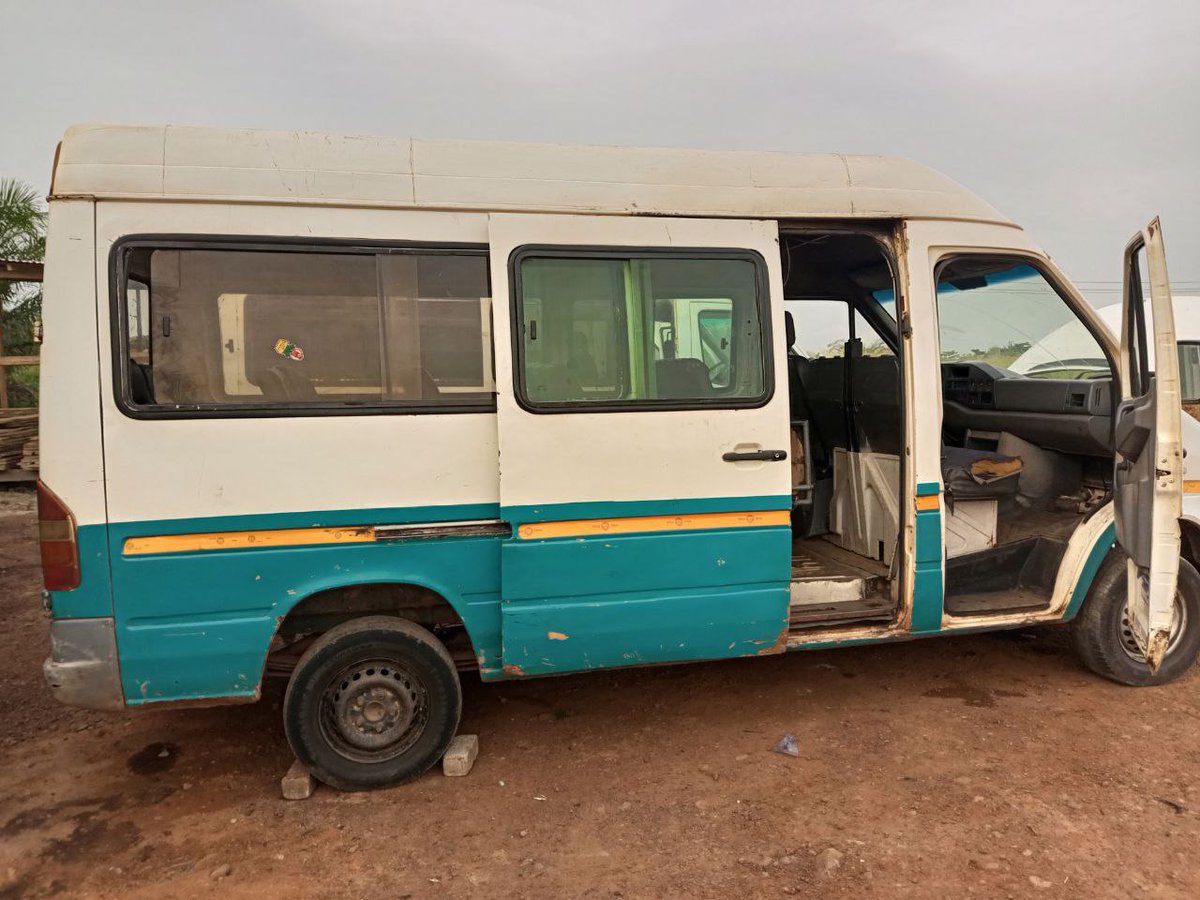 ghanasdevivir's tweet photo. 🚐¡Ya tenemos nueva furgoneta, gracias a @tolotro y a todos y todas los que habéis colaborado para hacerlo posible!

❤️Gracias a Jon e Iñaki el colegio ya cuenta con otro medio de transporte y una fuente de ingresos,  ya que servirá para su alquiler los fines de semana. https://t.co/DAcNFIjsNq
