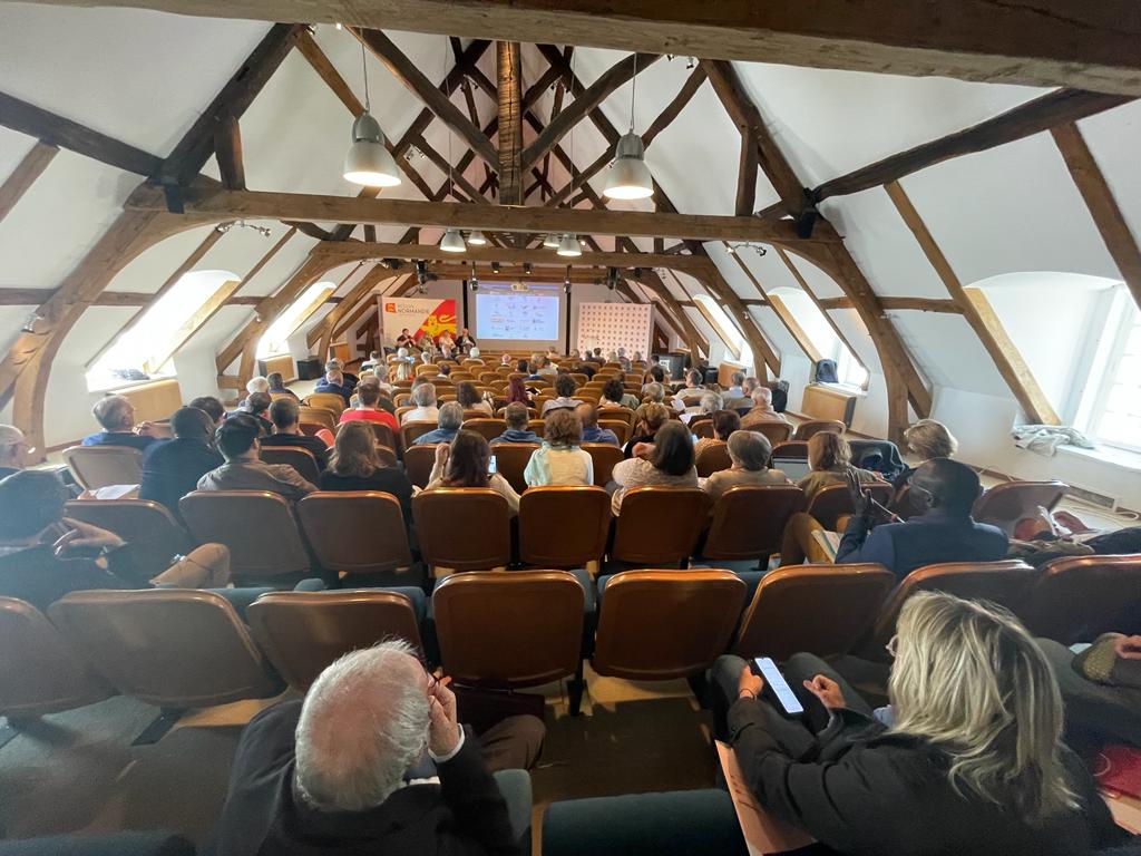 familledonbosco's tweet photo. ASSISES DU RESEAU DON BOSCO ACTION SOCIALE, jour 2. Après la visite de la ministre @CharlotteCaubel  la veille et le travail en ateliers, que retenir de ce 2e jour ? Six mots qui sont au cœur du réseau DBAS :
référence, Don Bosco
jeunes
engagement
réseau
mixité
écologie intégrale https://t.co/PqYnRFt0ds