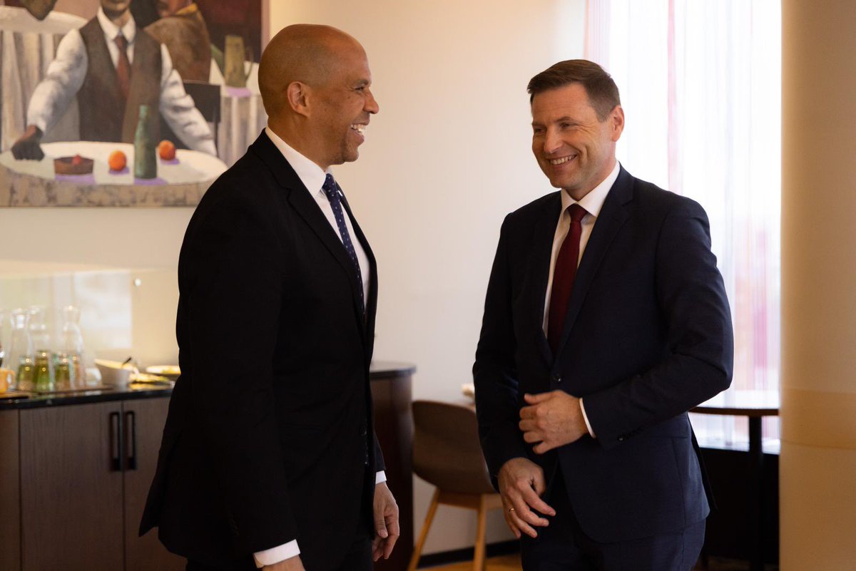 We’re happy to welcome @SenBooker to Estonia this week! Today Senator Booker met with PM @kajakallas, ForMin @Tsahkna, and DefMin @HPevkur to highlight the important 🇺🇸-🇪🇪 partnership as we work together to assist 🇺🇦 and support freedom and democracy around the world. #USinEST