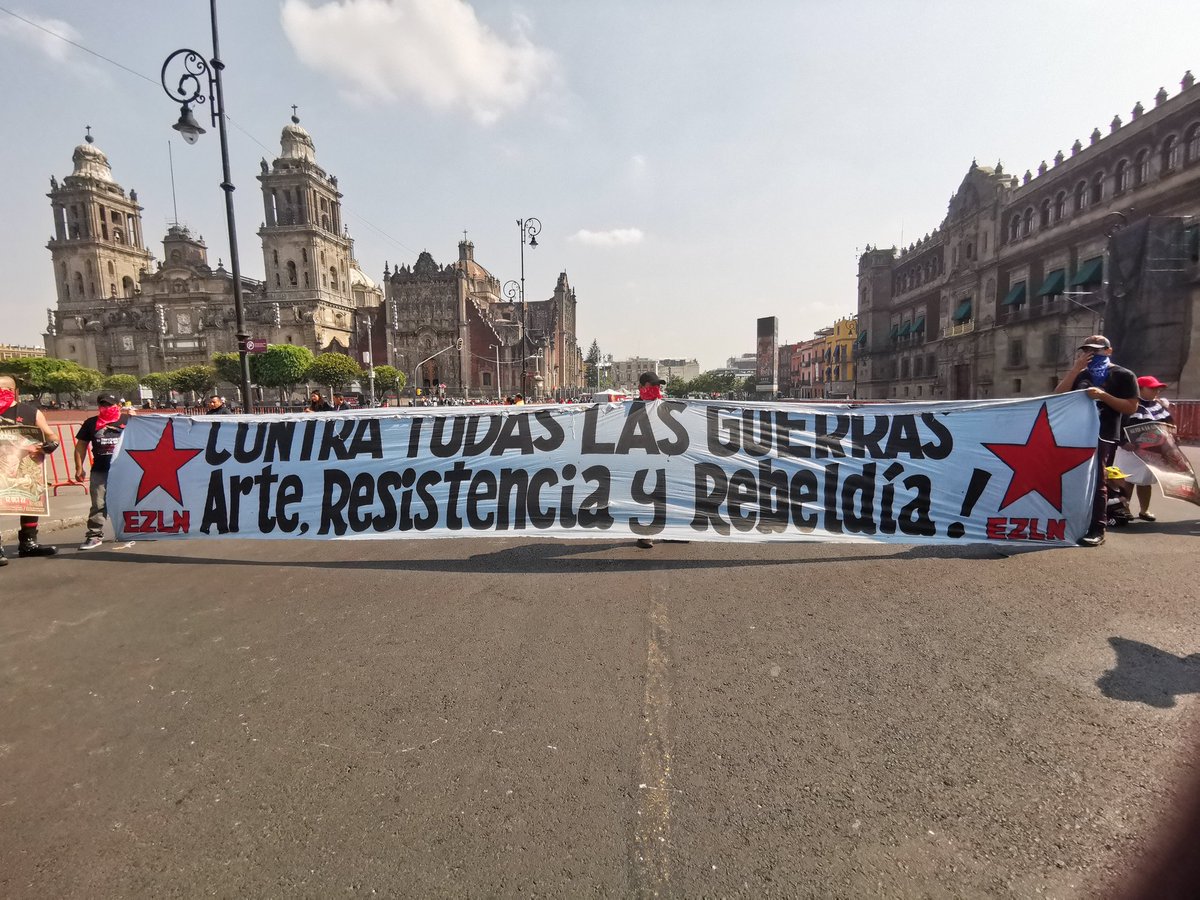 🔊 | Jornada contra el paramilitarismo en Chiapas. Concentración en Palacio Nacional para exigirle al <a href="/GobiernoMX/">Gobierno de México</a> un cese a las agresiones contra las comunidades del #EZLN 

#Chiapas #CNI #Zapatistas #PueblosOriginarios #México #DDHH 

[Hilo] 🧶 1/5