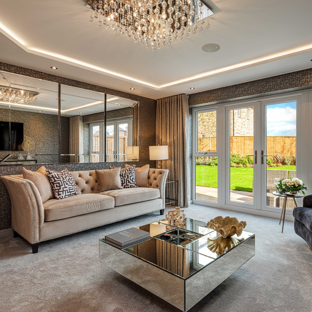 duchyhomes's tweet photo. STAMP DUTY PAID ON THIS STUNNING 5-BED HOME IN WYNYARD!* 
Over £17,000 of extras included plus stamp duty paid when you reserve plot 53 The Wavendon this weekend. 
Book an appointment to view the show home of same style. 
https://t.co/vlUHuC7l0G
#Wynyard #NewHome #StampDuty https://t.co/ALmh3qYX2Z