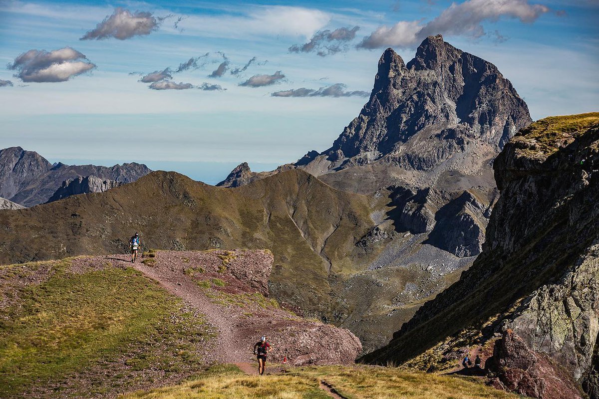 🚩Entre bambalinas de la Canfranc-Canfranc 😇
(próximo Campeonato del Mundo de Trail Running 2025)

¡Hay un buen pastel de la comunicación, marketing o streaming por repartir pero entiendo que ya tiene amo! 😌👇

¡Enhorabuena a la prueba aragonesa!👏

acortar.link/JPWUGb