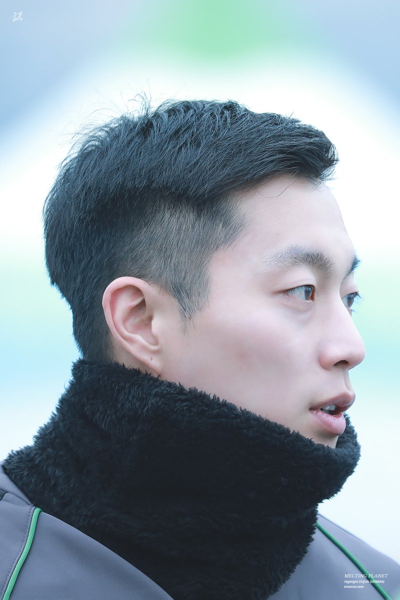 melting_planet's tweet photo. [UPDATE] 190131 전국 얼음축구대회 두준 *28pic
오랜만에 군인OPPA 😍💙
-
📎https://t.co/iOq9S8vdRB
-
#윤두준 #두준 #하이라이트 #YOONDUJUN #DUJUN #HIGHLIGHT https://t.co/x7dPdBwv5X