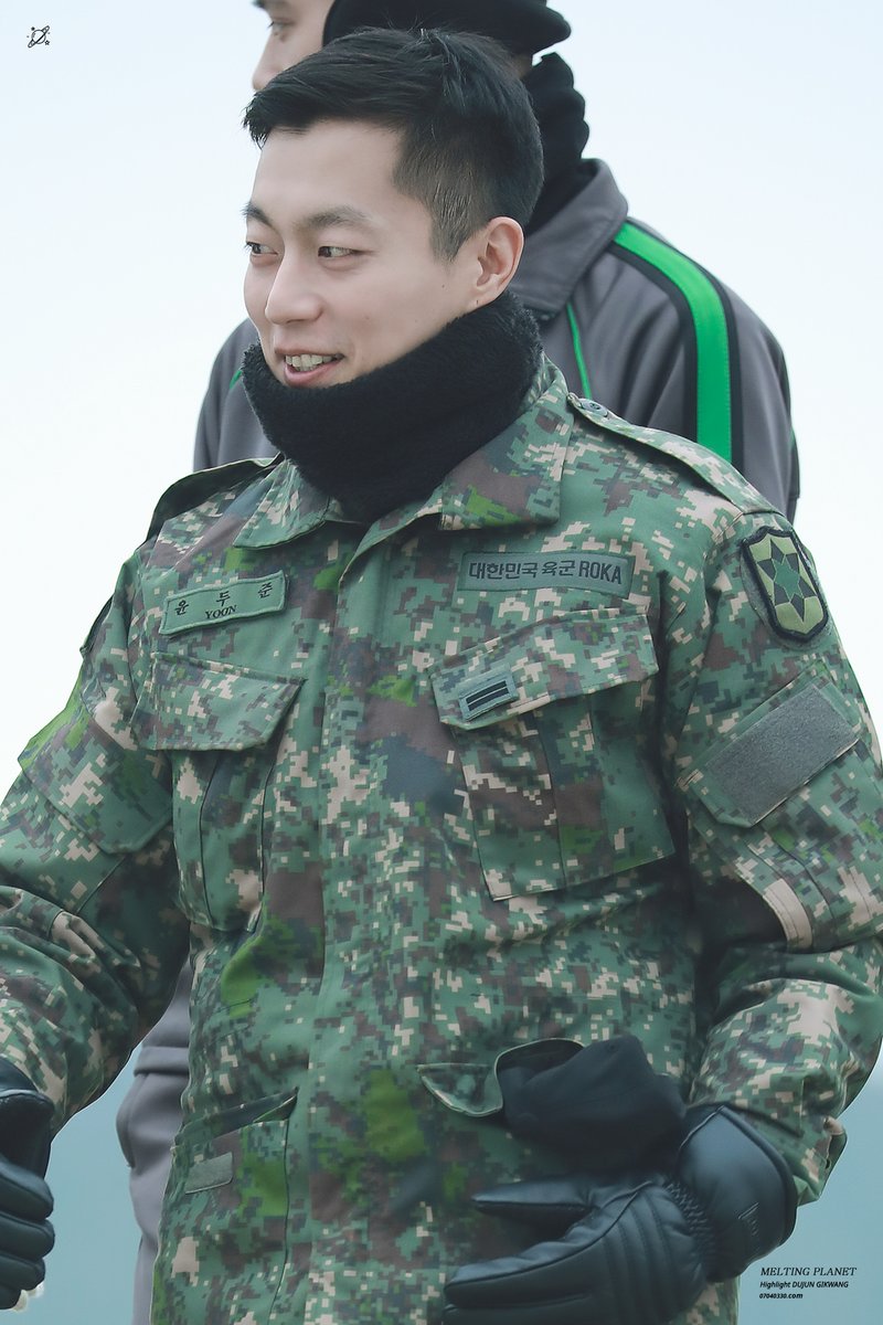 melting_planet's tweet photo. [UPDATE] 190131 전국 얼음축구대회 두준 *28pic
오랜만에 군인OPPA 😍💙
-
📎https://t.co/iOq9S8vdRB
-
#윤두준 #두준 #하이라이트 #YOONDUJUN #DUJUN #HIGHLIGHT https://t.co/x7dPdBwv5X