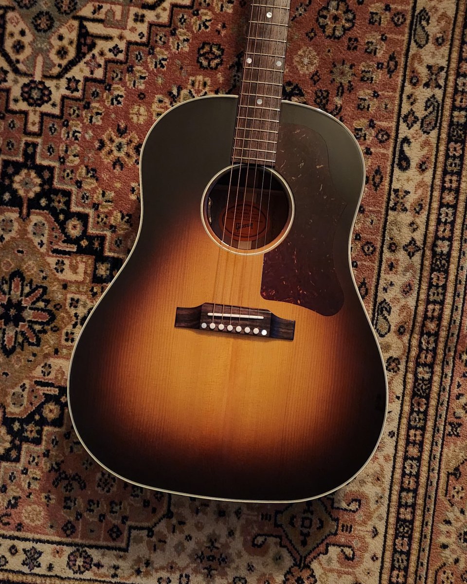 A beautiful Gibson J-45 with our Element VTC.
