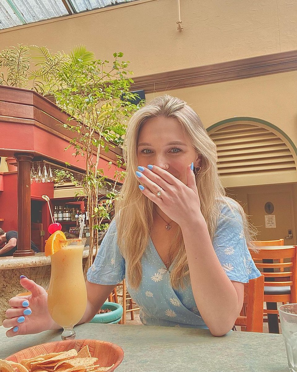 It's finally Friday and we can't hide our excitement 😊 Here's to another beautiful weekend! 🍹

📸: shastamae_whovier

#SantaCruz #DowntownSantaCruz #ElPalomarRestaurant