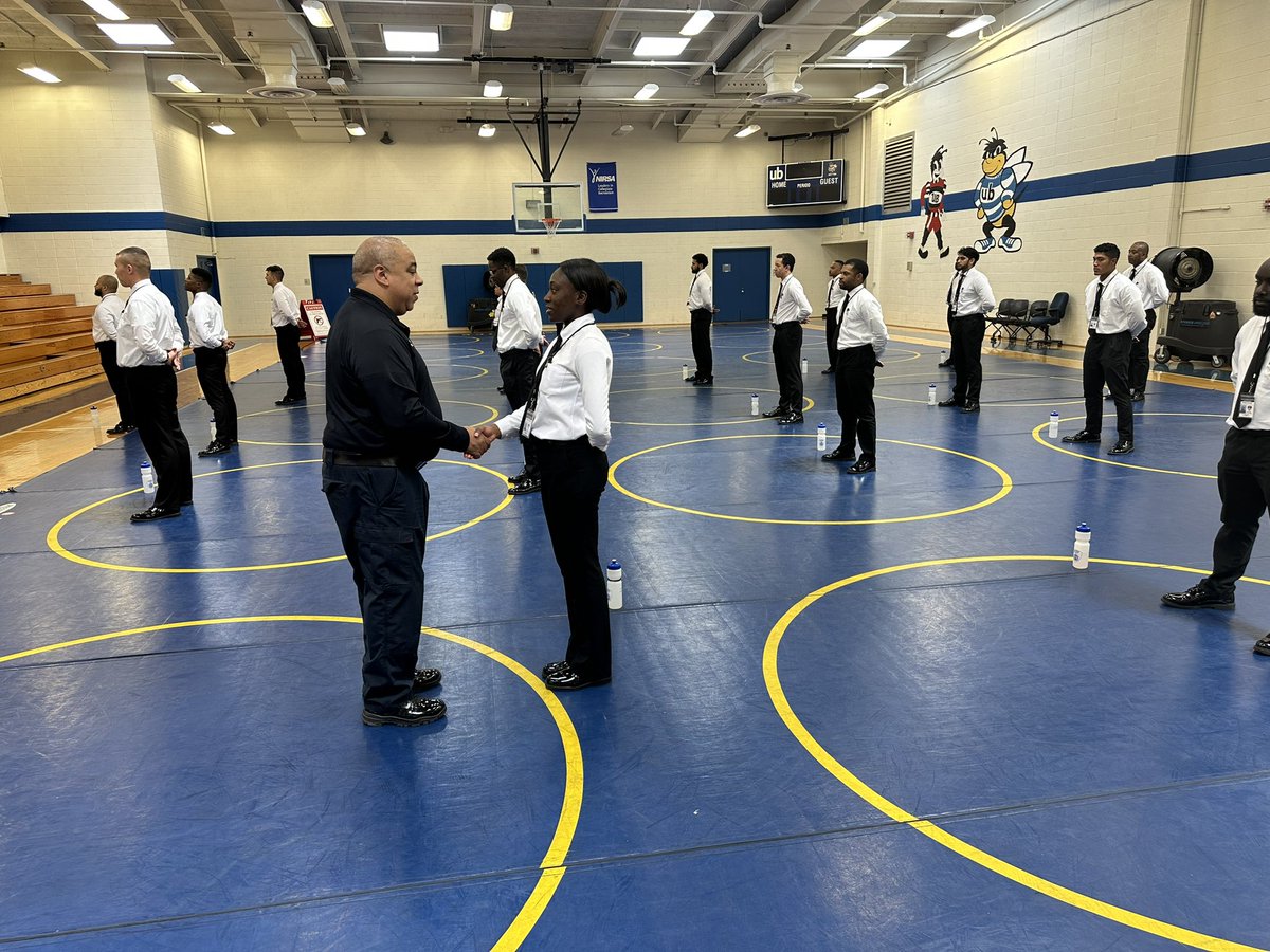 BaltimorePolice's tweet photo. Commissioner Harrison greeted each of our new #BPD recruits of Class 23-02, thanking them for the service and commitment. Welcome to #BPD! #JoinForGood #AForceForGood #BaltimorePolice #BPDProud #BPDCareers https://t.co/w3IcyTeA9r