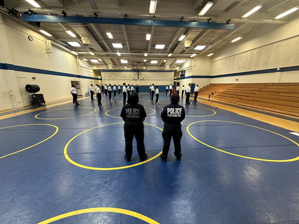 BaltimorePolice's tweet photo. Commissioner Harrison greeted each of our new #BPD recruits of Class 23-02, thanking them for the service and commitment. Welcome to #BPD! #JoinForGood #AForceForGood #BaltimorePolice #BPDProud #BPDCareers https://t.co/w3IcyTeA9r
