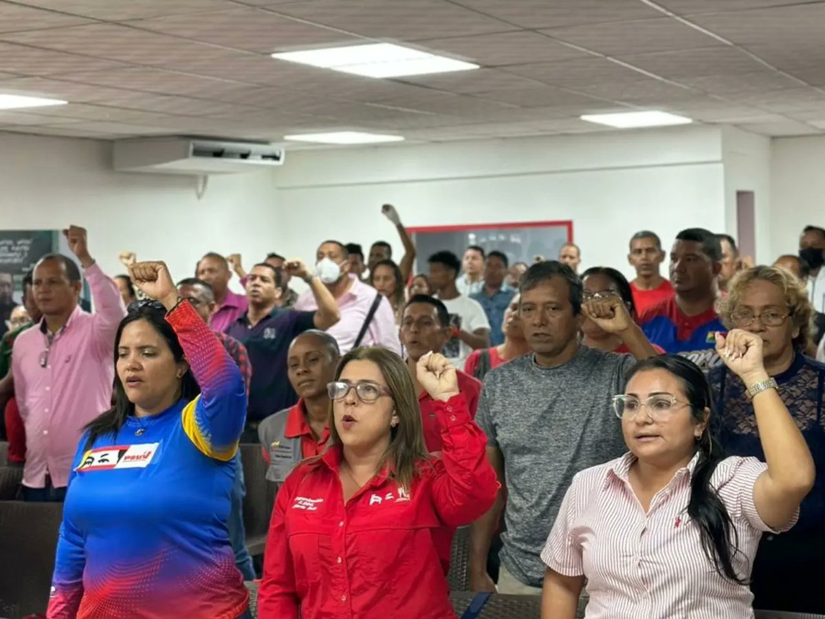 Se lleva a cabo en el municipio Guacara un encuentro con el Equipo Politico municipal así como con voceros y voceras de las estructuras municipales, parroquiales, Jefes de UBCH y jefes de Comunidad. 
@PartidoPSUV