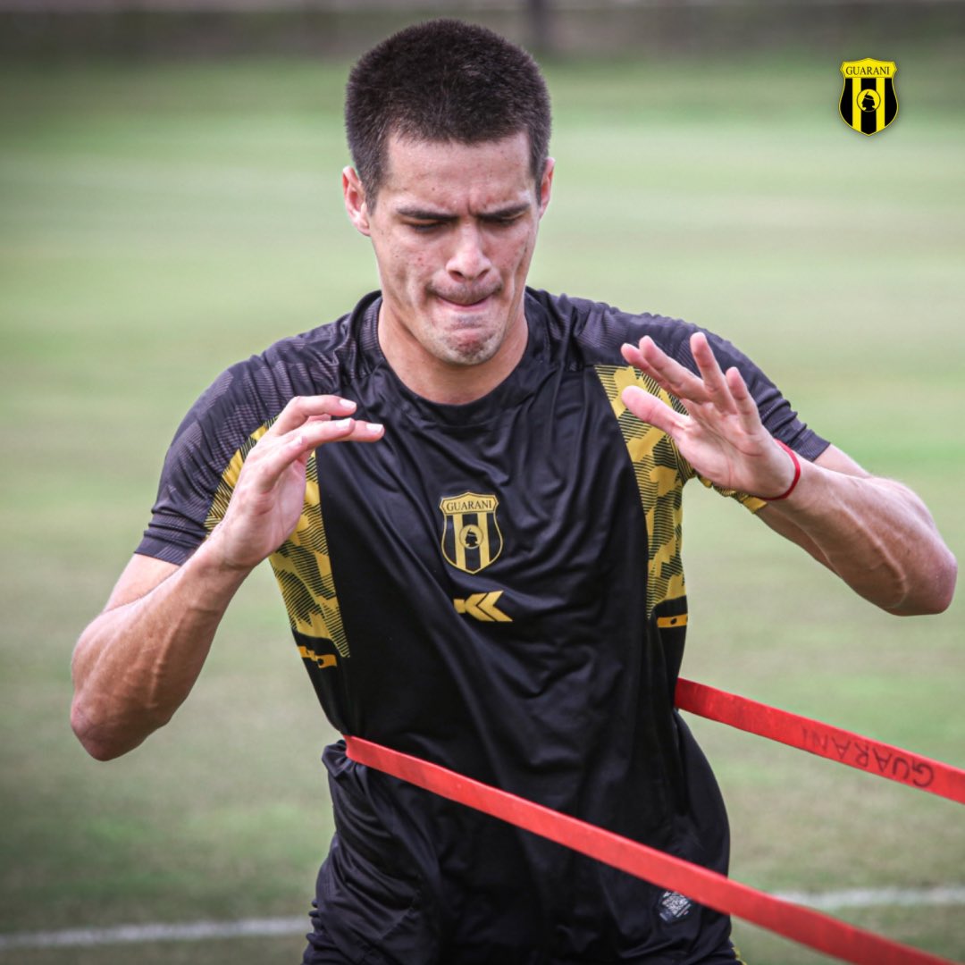 ClubGuarani's tweet photo. ¡SIN PAUSAS!🙅‍♂️

Te mostramos lo que fue el #EntrenamientoLegendario de hoy🔥

#VamosAborigen 🟡⚫️ https://t.co/mm3hVlV4PB
